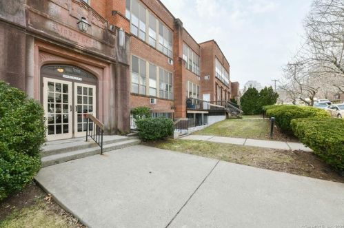 201 College St, Middletown CT  06457-3279 exterior