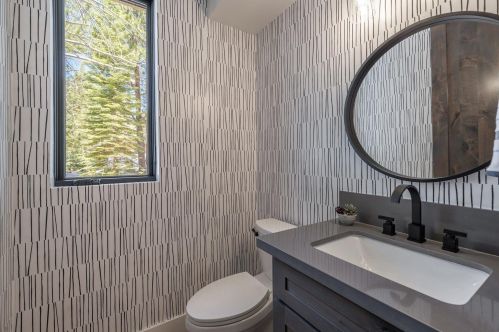 11861 Bottcher Loop, Truckee CA  96161-2793 exterior