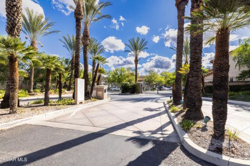 1690 Millpark Ln, Simi Valley, CA 93065-7427