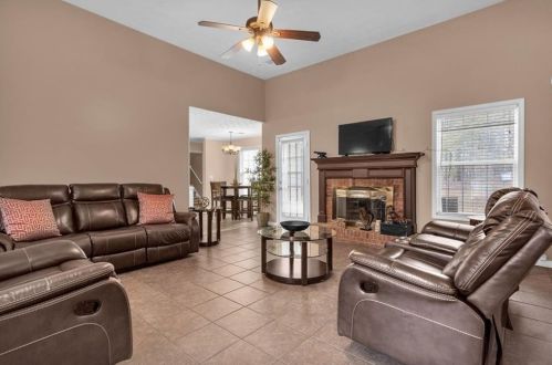 270 Flowers Dr, Porterdale, GA 30016-1174