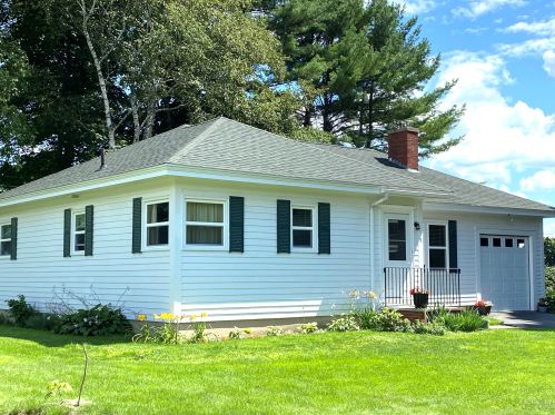 5 Cedarwood St, Orono, ME 04473-3864