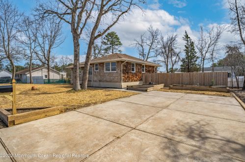2115 Whitcomb Rd, Lacey, NJ 08731-3751