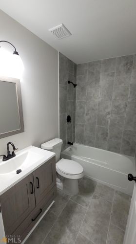 3260 Creekwood Dr, Rex GA  30273-2121 exterior