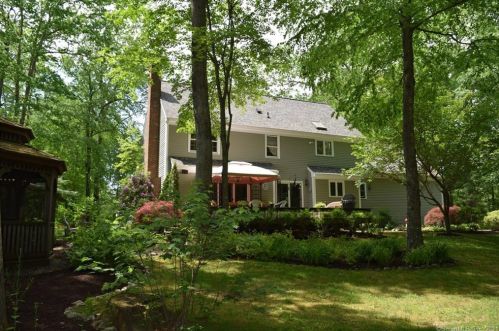 84 Barnhill Rd, Woodbury, CT 06798-2219