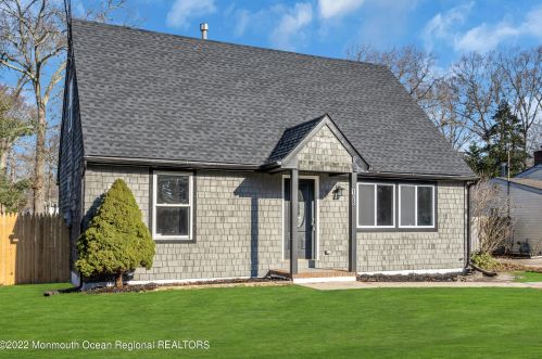 108 Cedar Dr, Lacey Township, NJ 08734-2317