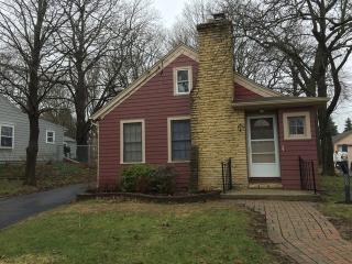 822 Madison St, Bull Valley, IL 60098-2833