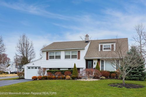 73 Libby Pl, Middletown, NJ 07748-2312