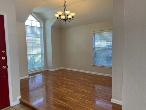 2106 Fawn Ridge Trl, Carrollton TX  75010-4115 exterior