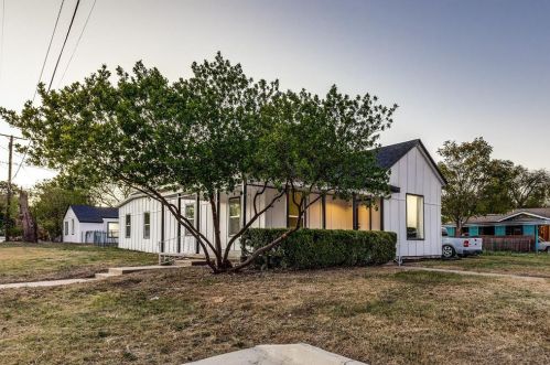 3644 Travis Ave, Fort Worth TX  76110-5229 exterior