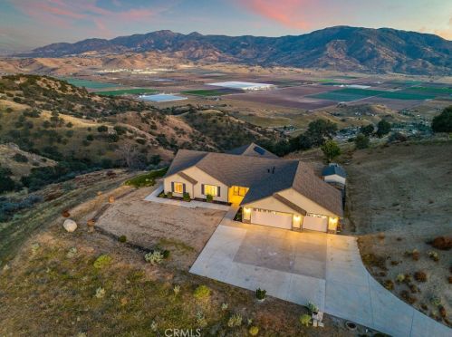 27550 Skyline Dr, Tehachapi, CA 93561-9159
