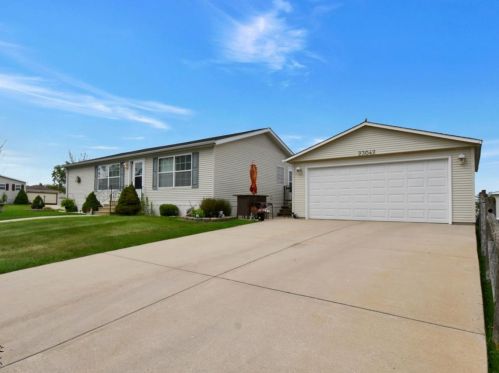 23042 Balmoral Dr, Frankfort, IL 60423-7935
