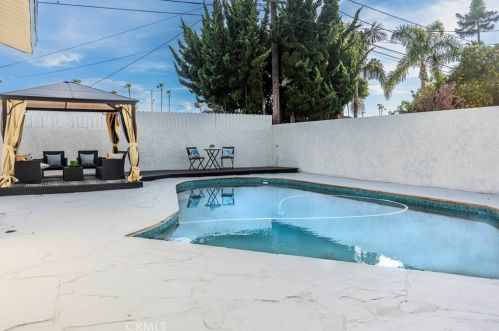 8212 Munster Dr, Huntington Beach CA  92646-5025 exterior