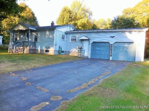 24 Crosby St, Hartland, ME 04943-3504