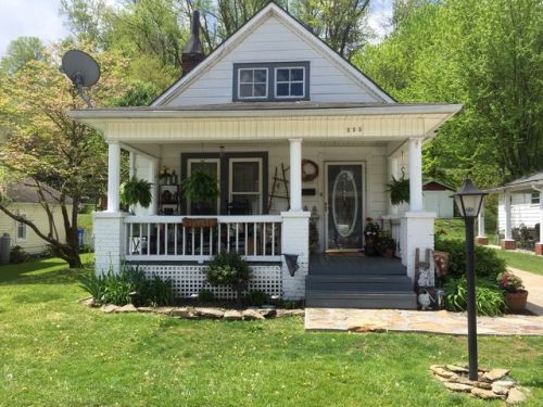 223 Chestnut St, Norton, VA 24273-2005