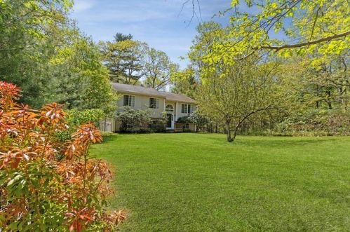 83 Hoxsie Rd, Richmond, RI 02892-1017