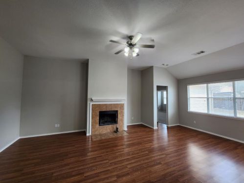 11621 Glen Knoll Dr, Webberville TX  78653-3890 exterior