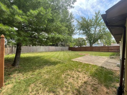 324 Lakeside Dr, Lemont IL  60440-2580 exterior