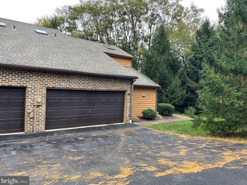 82 Westview Mnr, York, PA 17408-4701