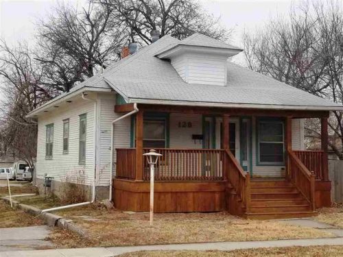 128 9th St, Newton, KS 67114-1804