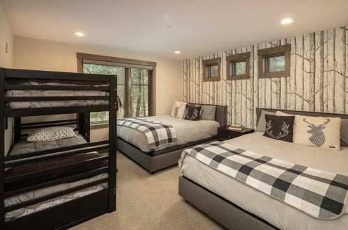 11901 Sitzmark Way, Truckee CA  96161-6139 exterior