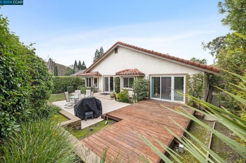 404 Saddlebrook Ln, Concord CA  94523-1614 exterior