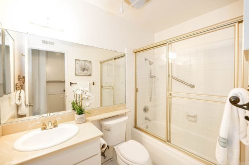 5281 Thorn Tree Ln, Irvine CA  92612-2346 exterior