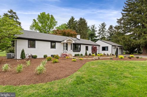 755 Applewood Ln, Great Falls, VA 22066-2829