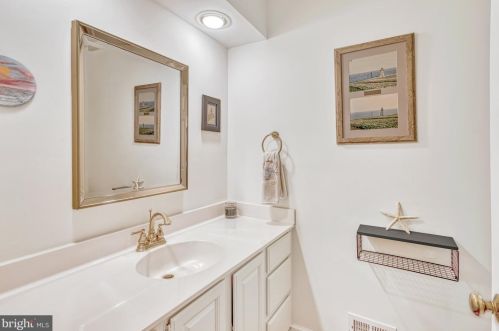 12125 Darnley Rd, Woodbridge VA  22192-6615 exterior