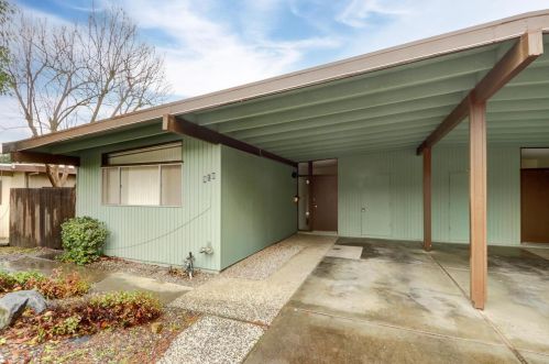 910 Drake Dr, Davis, CA 95616-0815