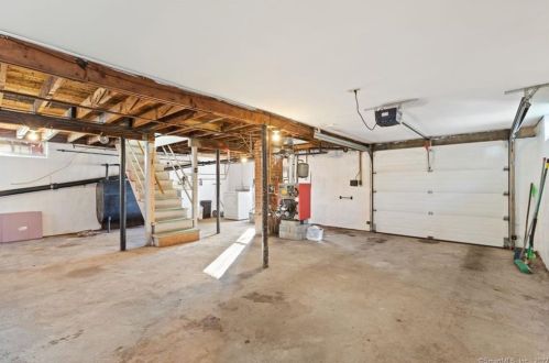 72 Flanders Rd, Niantic CT  06357-1525 exterior
