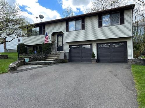 146 Hubbell Ave, Waterbury, CT 06708-1218