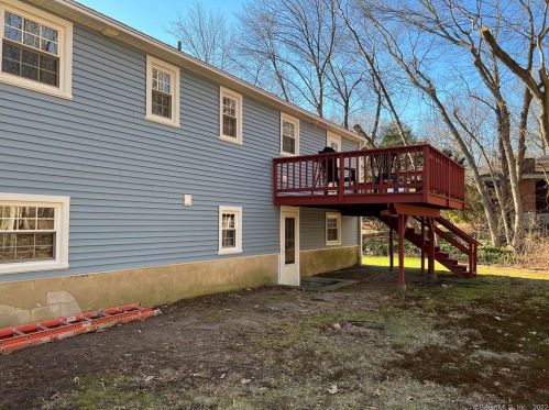 19 Greenwood Ln, Huntington CT  06484-2407 exterior