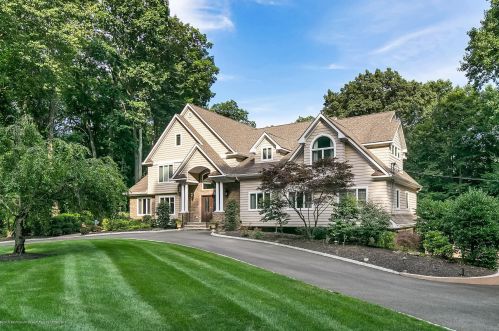6 Galewood Dr, Holmdel Village, NJ 07733-1310