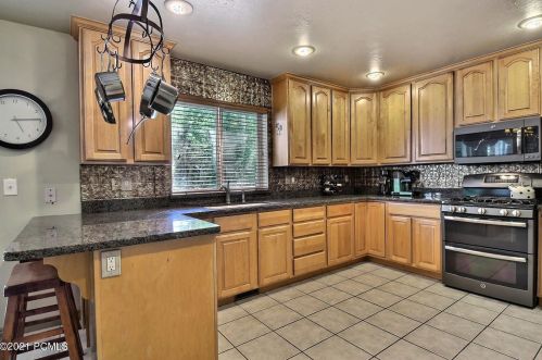 8028 Springshire Dr, Park City UT 84098-5396 exterior