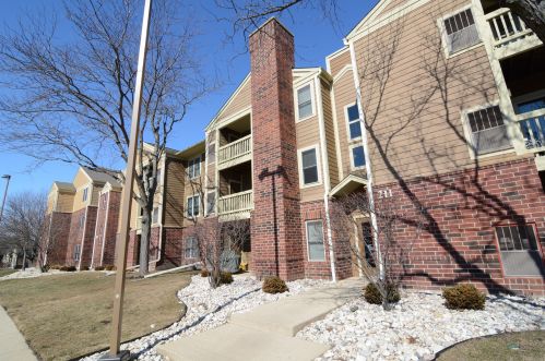 211 Glengarry Dr, Hanover Park, IL 60108-2620