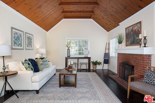 431 Scholl Dr, Glendale CA 91206-3045 exterior