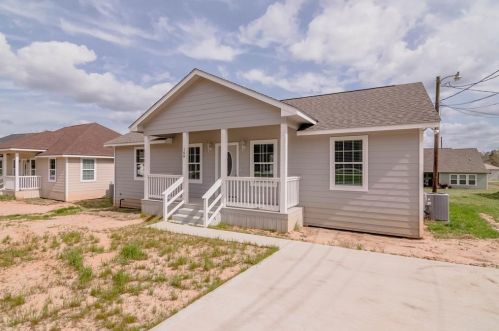 100 Shorewood Dr, Huntsville, TX 77320-0330