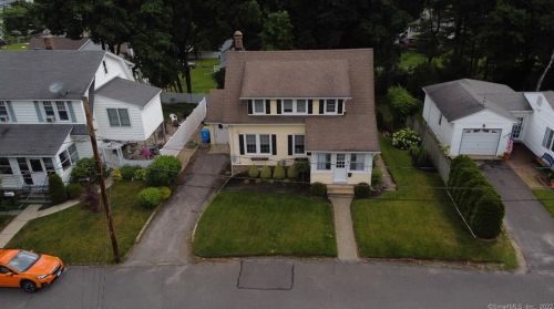 21 Willowdale Ave, Waterbury, CT 06708-1924