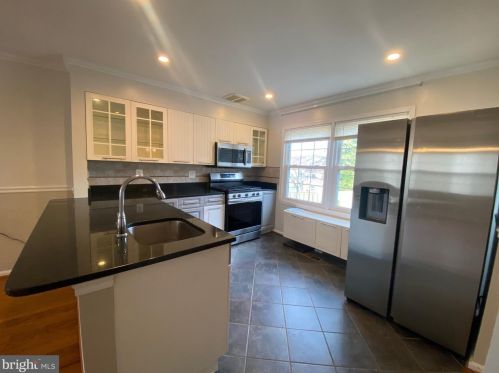 12509 Clipper Dr, Woodbridge VA  22192-2308 exterior