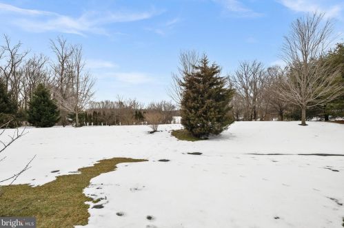 225 Sparrow Dr, Trenton NJ 08690-2464 exterior