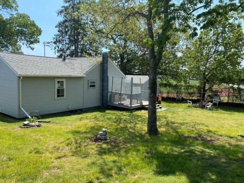 39 Drowne St, Warwick, RI 02888-3523