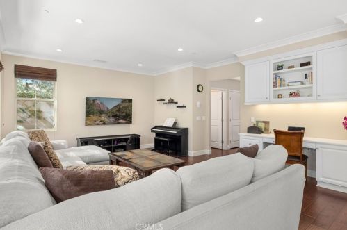 66 Rembrandt, Irvine CA  92620-7314 exterior