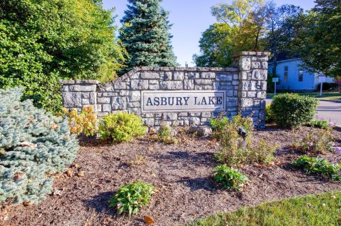 5453 Asbury Lake Dr, Cincinnati, OH 45247-6994