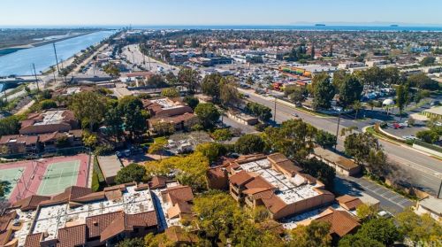 21372 Brookhurst St, Huntington Beach CA  92646-7341 exterior