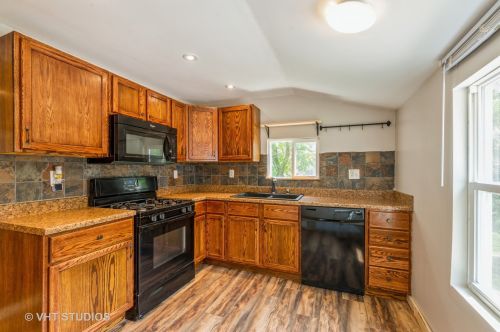 133 Sabin St, Sycamore IL  60178-1557 exterior