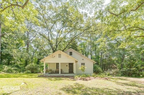 3314 Harris Dr, Atlanta GA  30337-1005 exterior