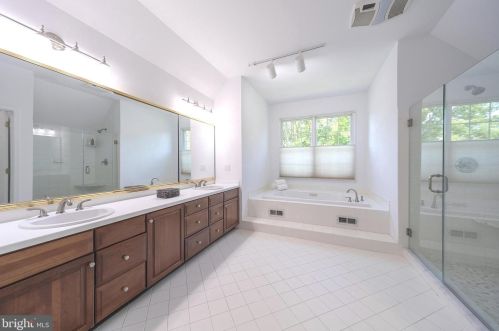 19 Walker Dr, Princeton NJ 08540-2324 exterior