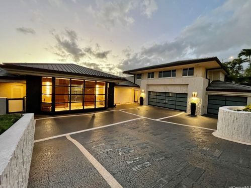 360 Puuikena Dr, Honolulu HI  96821-0025 exterior