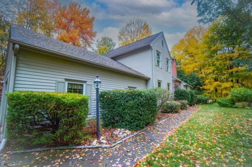 284 Hoop Pole Hill Rd, Woodbury, CT 06798-1928