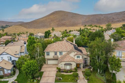 574 Oak Tree Ct, Simi Valley, CA 93065-8205